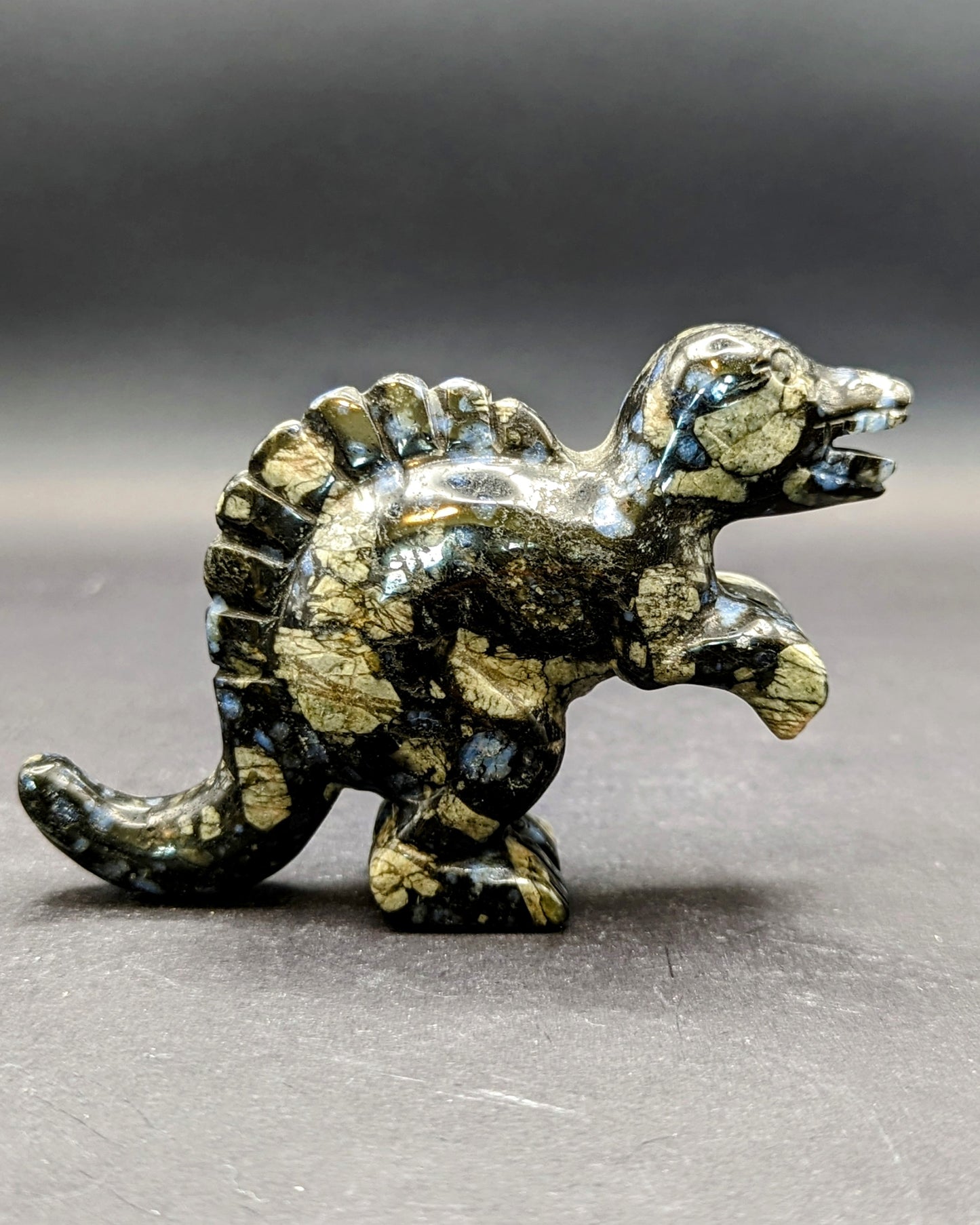New! Que Sera Dino carving
